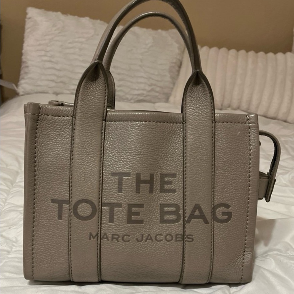 MARC JACOBS The Tote Bag